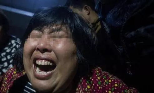回家媽給我和老婆一人一碗面,吃一半我和老婆換了,然後我媽哭了