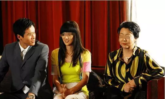 回家媽給我和老婆一人一碗面,吃一半我和老婆換了,然後我媽哭了