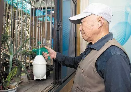 養花不要在傻傻的只知道澆水了,花都澆死了,老花農教你一個訣竅,養花都能輕鬆爆盆!