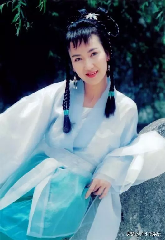 當年被小三逼宮流產終生不孕,復出後爆紅,如今和養女歲月靜好!