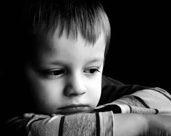 孩子無意間的話...15個「聽了頭皮直接麻一半」的超恐怖童言童語 他:記得你推我下去嗎?