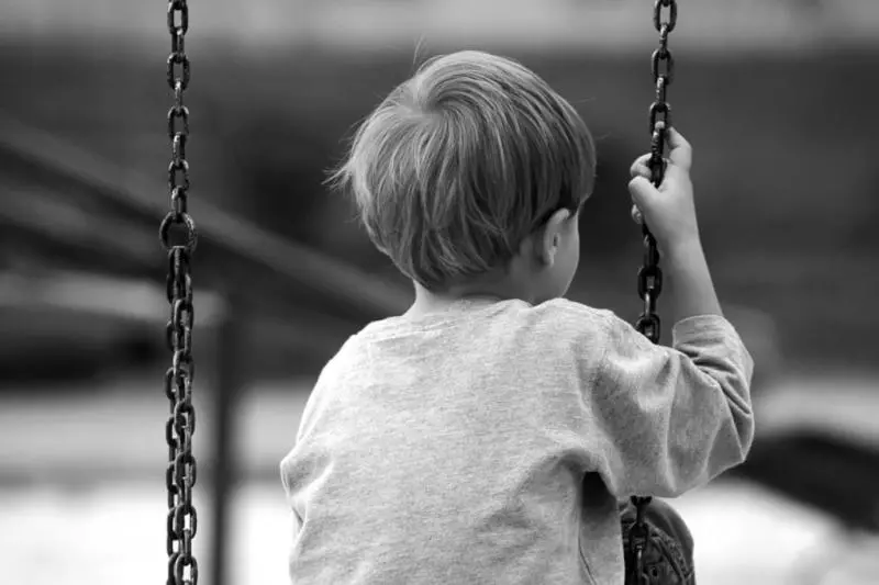 孩子無意間的話...15個「聽了頭皮直接麻一半」的超恐怖童言童語 他:記得你推我下去嗎?