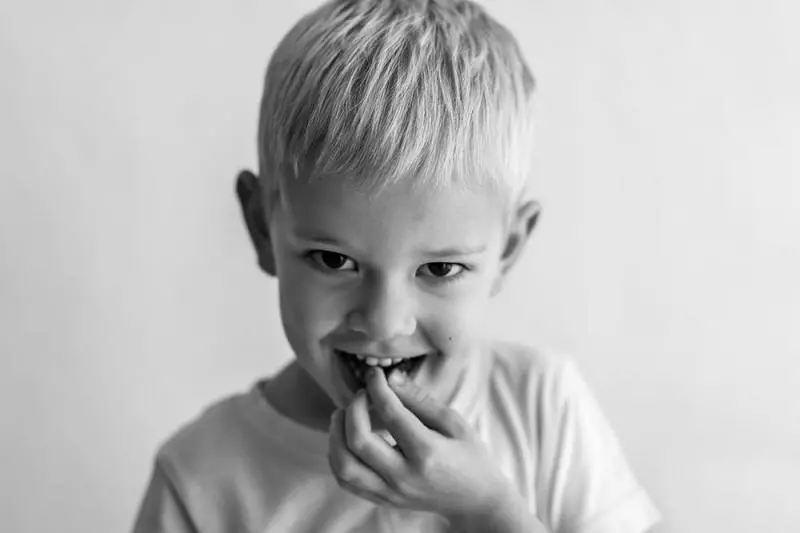孩子無意間的話...15個「聽了頭皮直接麻一半」的超恐怖童言童語 他:記得你推我下去嗎?