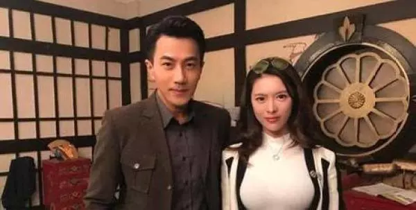 劉愷威帶女兒探班楊冪,小糯米見到媽媽後,網友:這反應讓人心疼