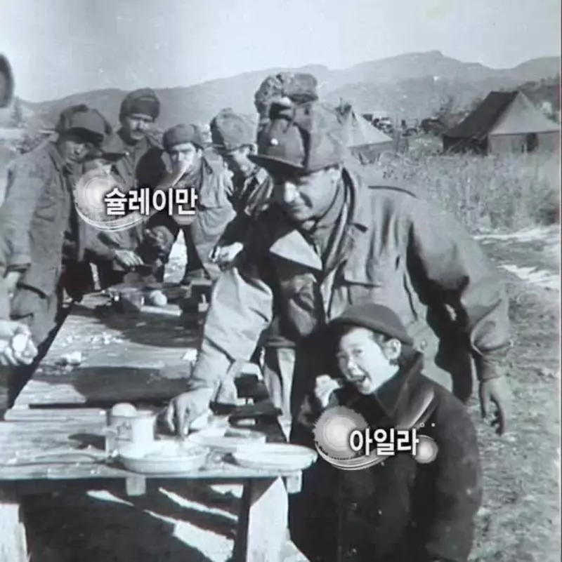 土耳其爸爸來打韓戰! 從廢墟探頭的小女孩成了《艾拉,戰爭下的女兒》 | 羅小編 | 鍵盤大檸檬