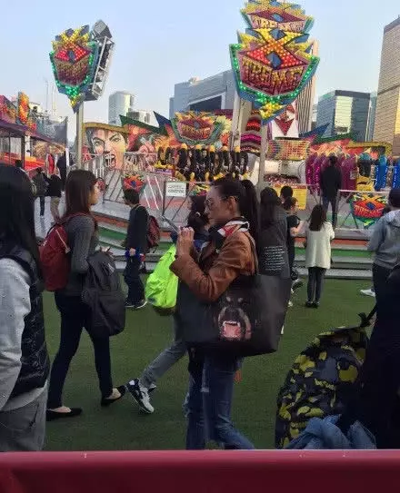 張柏芝帶三個孩子回娘家,疑似小王子正面照流出