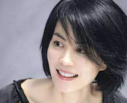 李亞鵬戀情曝光後遭王菲不滿,新女友的四字回復讓王菲沉默?