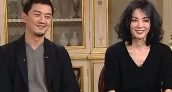 李亞鵬戀情曝光後遭王菲不滿,新女友的四字回復讓王菲沉默?