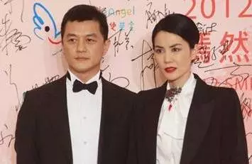 李亞鵬戀情曝光後遭王菲不滿,新女友的四字回復讓王菲沉默?