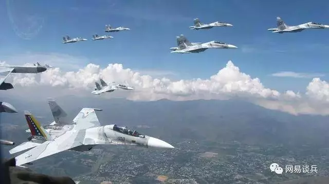 露出獠牙!馬杜羅公開跟美國叫板,最大軍演之後又派出大批戰機