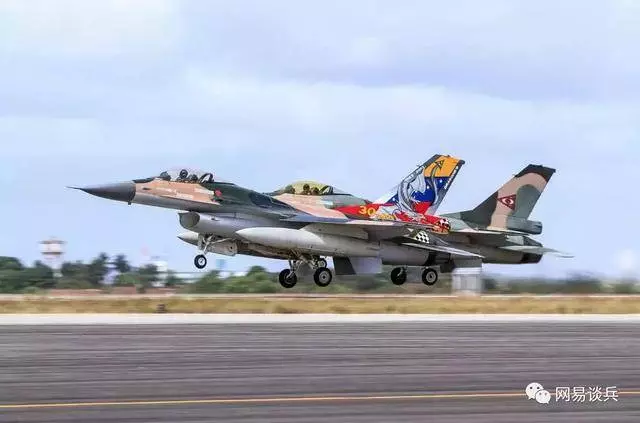 露出獠牙!馬杜羅公開跟美國叫板,最大軍演之後又派出大批戰機