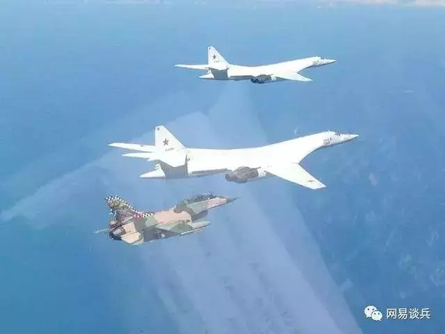 露出獠牙!馬杜羅公開跟美國叫板,最大軍演之後又派出大批戰機