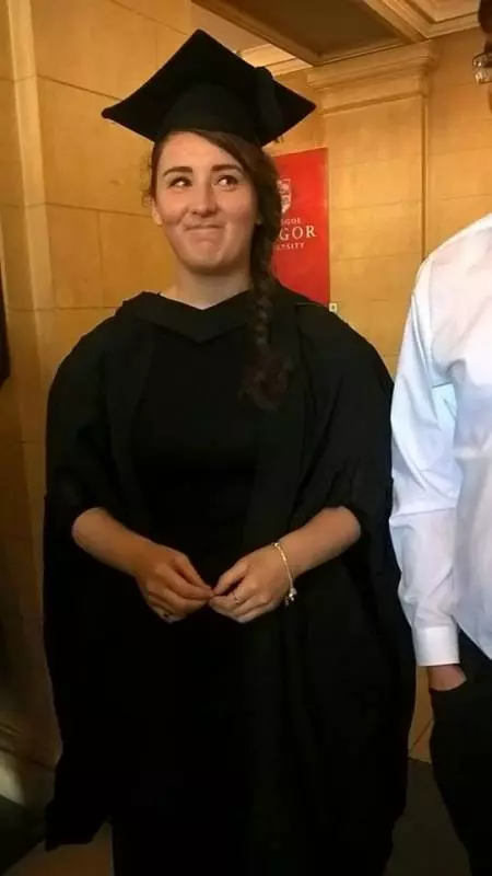 21歲少女因車禍「腦死亡」,醫院稱已儘力,媽媽用一塊冰「復活」!!