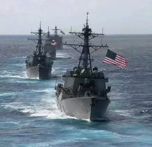 美軍艦被漁船擋住,一聲令下直接開炮,橫行霸道引起多國強烈抗議