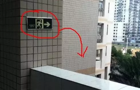 30張美女搞笑圖,保證你笑到肚疼!!美女司機掛檔的手法很嫻熟啊,亮點自己找!