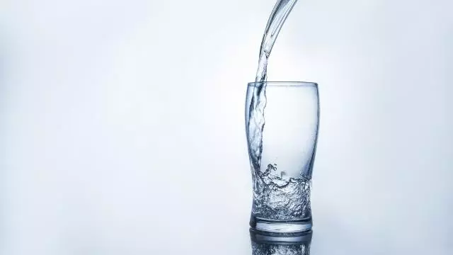 注意了,出現排尿很黃的症狀,需警惕這些疾病!