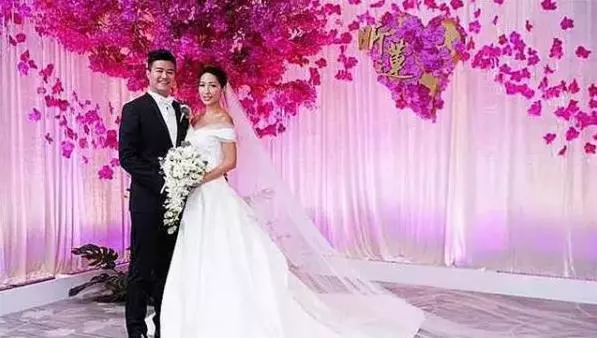 58歲彭雪芬近照曝光,曾不顧術後出血孤身與綁匪交涉,3次糾纏勇敢救夫!人生太傳奇!