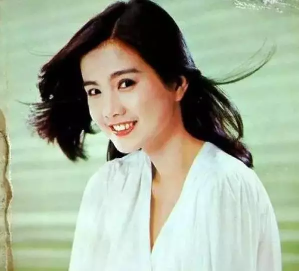 58歲彭雪芬近照曝光,曾不顧術後出血孤身與綁匪交涉,3次糾纏勇敢救夫!人生太傳奇!