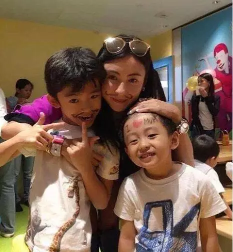 反悔了!謝霆鋒願花三億要回孩子的撫養權!張柏芝回應句句嗆人,兒子也不願當他兒子!