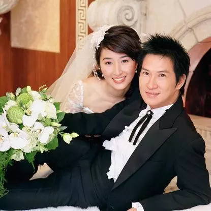 54歲關詠荷近照曝光!嫁給張家輝14年,協助丈夫賺得上億身家!如今模樣竟變成這樣!