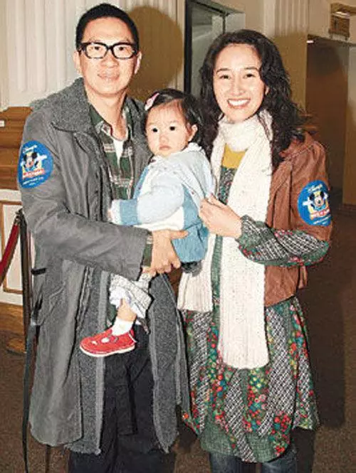 54歲關詠荷近照曝光!嫁給張家輝14年,協助丈夫賺得上億身家!如今模樣竟變成這樣!