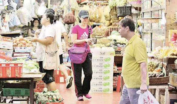 54歲關詠荷近照曝光!嫁給張家輝14年,協助丈夫賺得上億身家!如今模樣竟變成這樣!