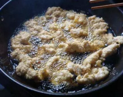 賣了20年酥肉的大叔:炸酥肉時,記住這「3點」,學會你也可以是專家
