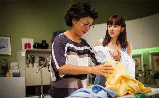 帶5歲女兒凈身出戶 20年後前夫來參加女兒婚禮 我輕蔑一笑