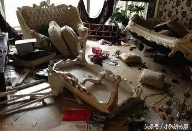 姐姐生孩子去看望,看姐臉色不對掀開她被子,之後我把她家給砸了