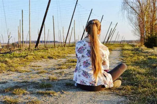 我是老公上司,婆婆讓我辭職做全職太太,我:我可以炒你兒子魷魚