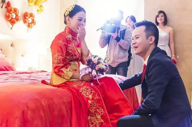 姐姐養大妹妹,妹妹結婚姐姐沒參加,收到姐夫簡訊,新郎取消婚禮