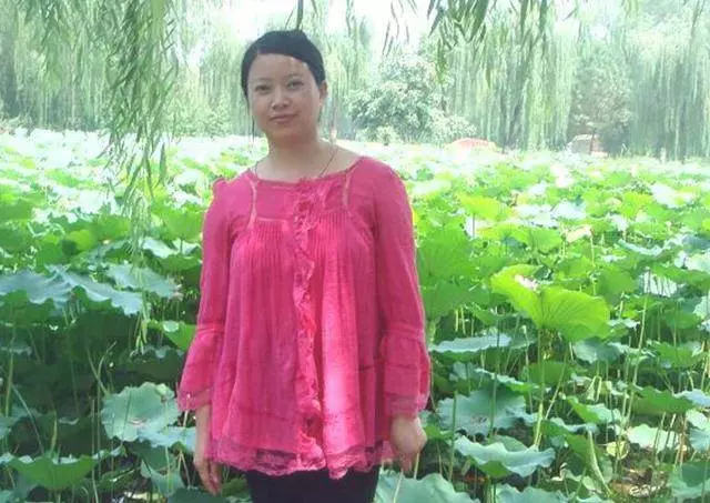 姐姐養大妹妹,妹妹結婚姐姐沒參加,收到姐夫簡訊,新郎取消婚禮