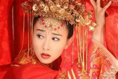 姐姐養大妹妹,妹妹結婚姐姐沒參加,收到姐夫簡訊,新郎取消婚禮
