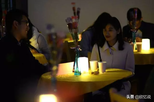 妻子難產,男子和情人約會,吃飯時手機螢幕一亮,男子尖叫逃跑