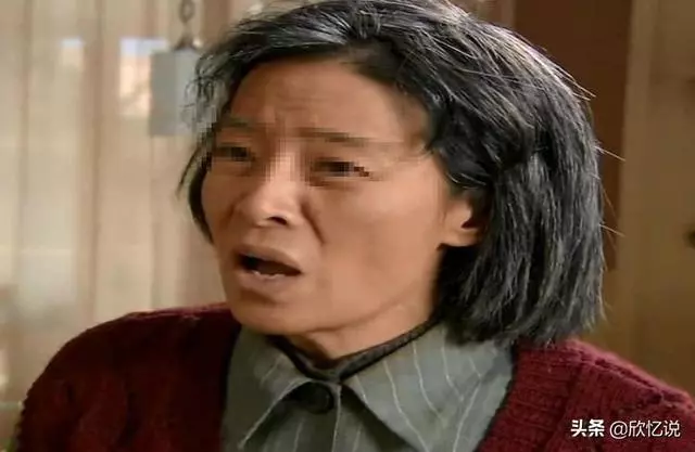 老婆每月給岳母三千給俺媽一千,母親來找俺說理,俺攆她回老家