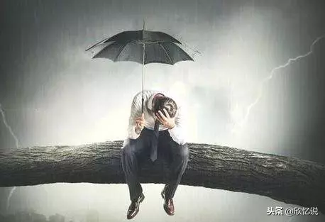 老婆每次接兒子回來都先去鄰居家,俺心生懷疑,趴窗戶一瞥俺蒙住