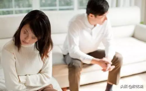 老婆每次接兒子回來都先去鄰居家,俺心生懷疑,趴窗戶一瞥俺蒙住