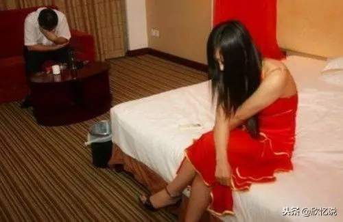 老婆每次接兒子回來都先去鄰居家,俺心生懷疑,趴窗戶一瞥俺蒙住