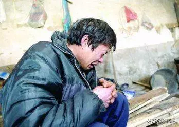 老公是上門女婿,他從老家帶回一箱子卻從不讓俺碰,俺撬開後扎心