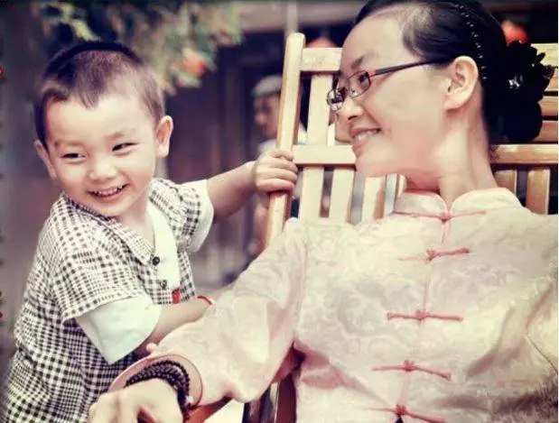 「外出賺錢,還是在家帶孩子?」李嘉誠一句話驚醒千萬家長...