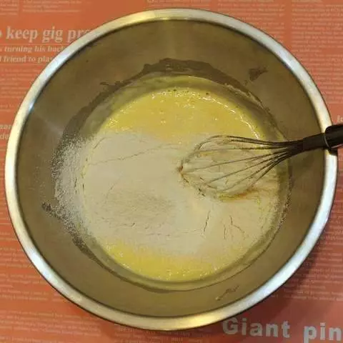 在家製作一款孩子們喜歡的原味酸奶輕芝士蛋糕