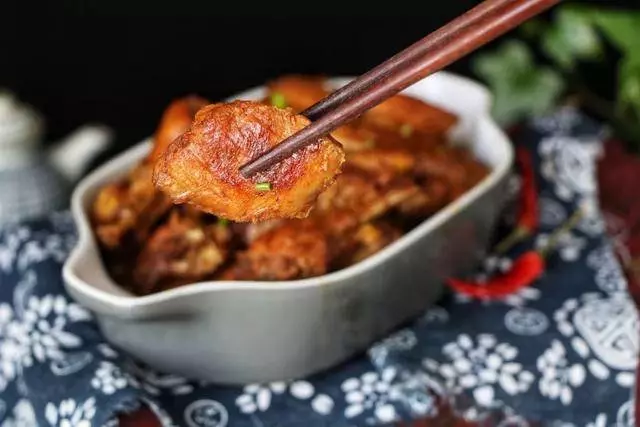 不用雞精更不要味精 只要加這一種配料 做出的雞肉比飯店的還香