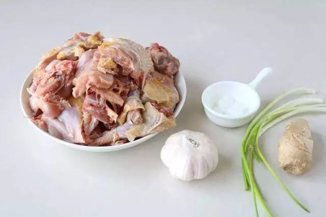 不用雞精更不要味精 只要加這一種配料 做出的雞肉比飯店的還香