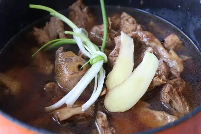 不用雞精更不要味精 只要加這一種配料 做出的雞肉比飯店的還香