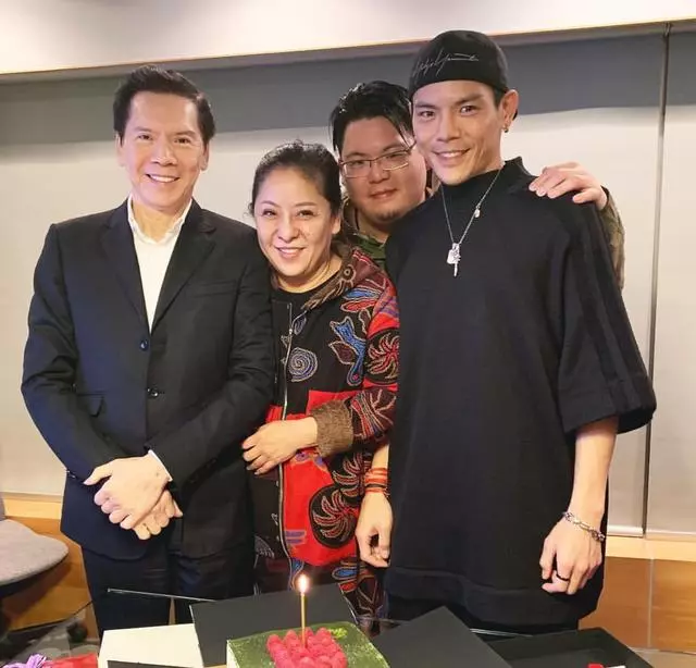 向華強夫婦設豪宴欲提親?向佐開懷大笑,郭碧婷嫁豪門指日可待!