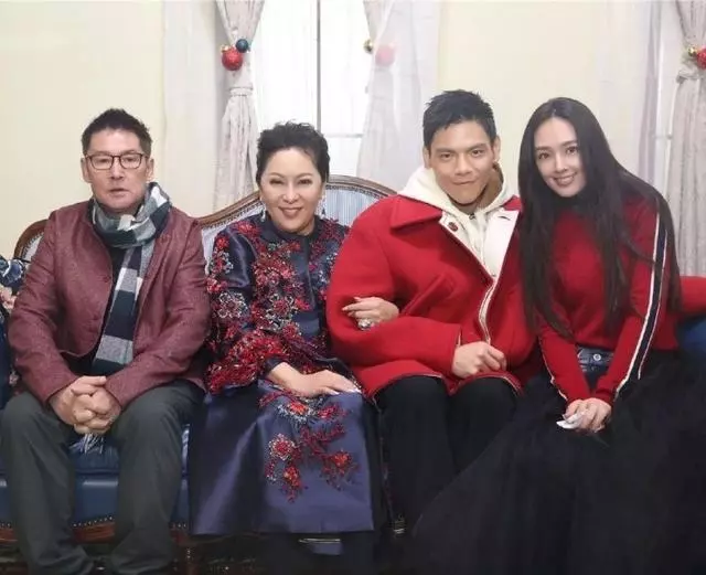 向華強夫婦設豪宴欲提親?向佐開懷大笑,郭碧婷嫁豪門指日可待!
