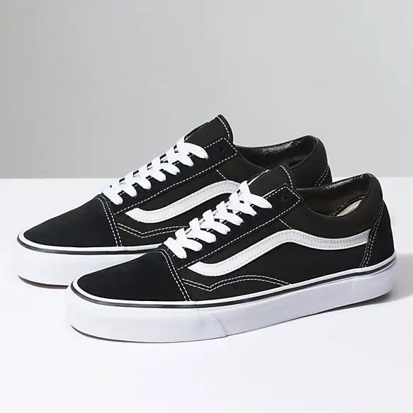 超神奇!Vans鞋「不管怎麼丟一定正面朝上」..網不信邪實測:翻不過來的一定是假貨 (影