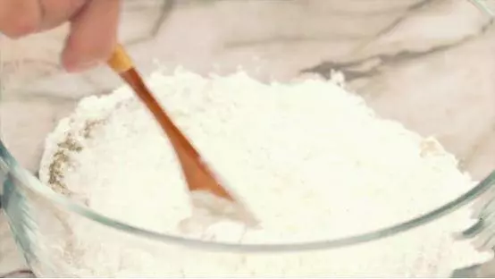 教你做香脆可口的脆皮雞翅,味道香酥可口!