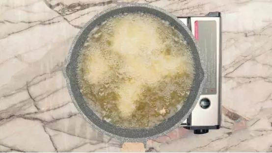 教你做香脆可口的脆皮雞翅,味道香酥可口!