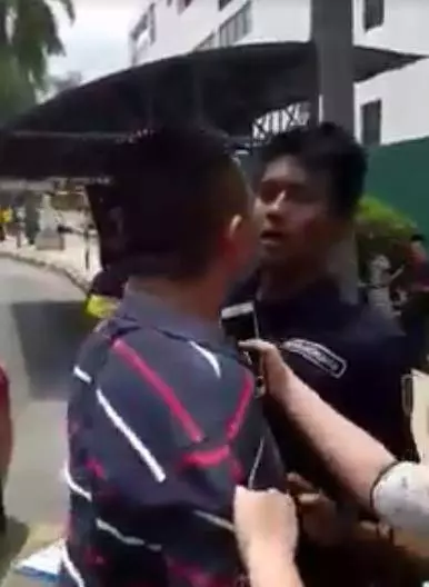 華裔男不滿被鎖車輪...向執法員怒罵官員為「狗」..路人都看不下去... (內有視頻看)!